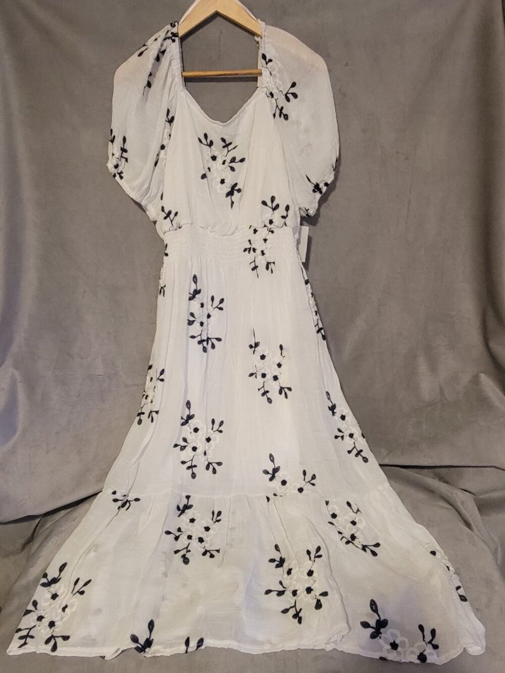 Kindred 3X White Black Floral Embroidered Smocked Puff Sleeve Midi Dress NWT